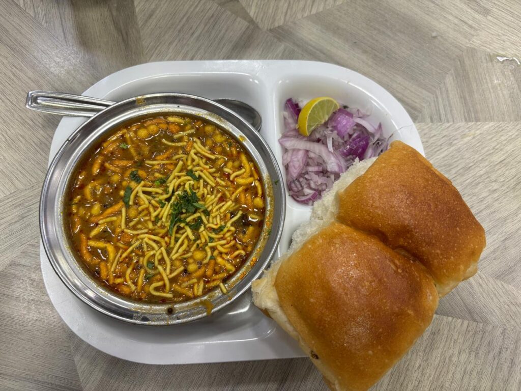 ladu-samrat-misal-pav